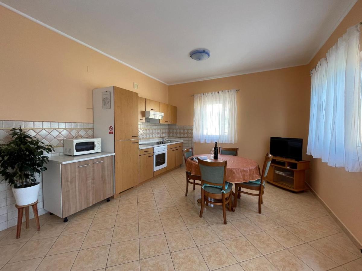 Apartmani Ruzarija Rab Town Exterior photo